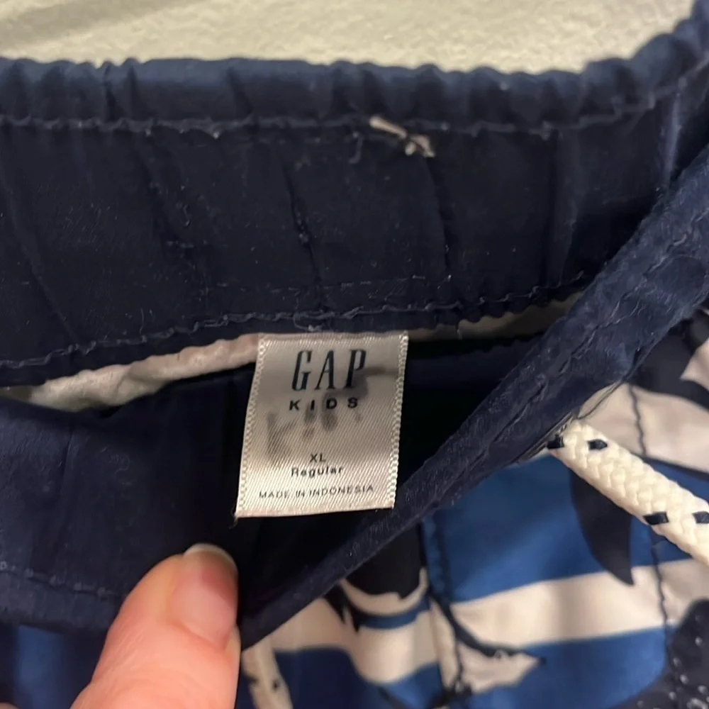 GAP - boys swim trunks, bathing suit. Shark print. Size boys XL